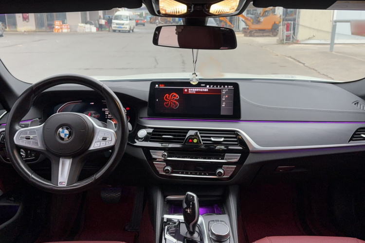 宝马5系 2023款 530Li 领先型 M运动套装中控内饰7003