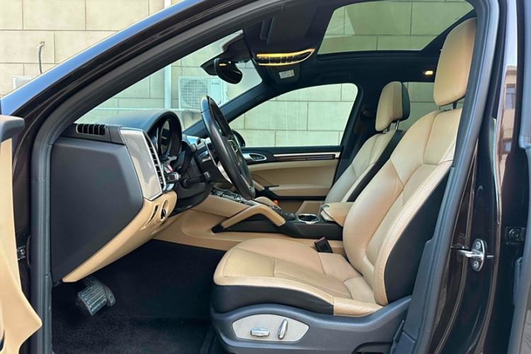 保时捷 2015款 Cayenne 3.0T中控内饰7006