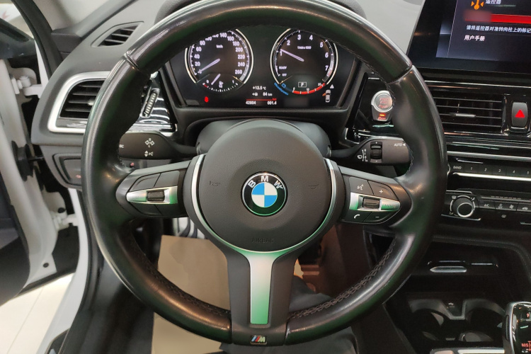 宝马1系 2022款 125i M运动曜夜版中控内饰13