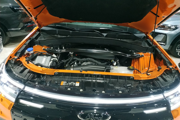 福特 探险者 2024款 2.3T EcoBoost 昆仑巅峰版 7座机舱底盘24