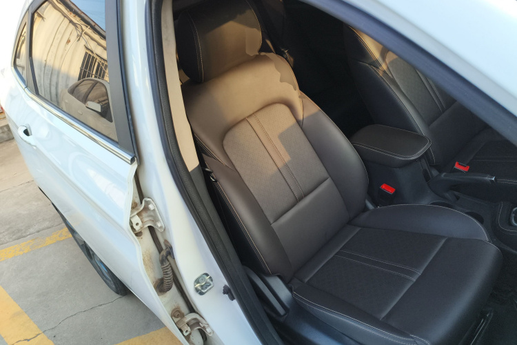 长安 逸动DT 2018款 1.6L 手动智享型局部细节41