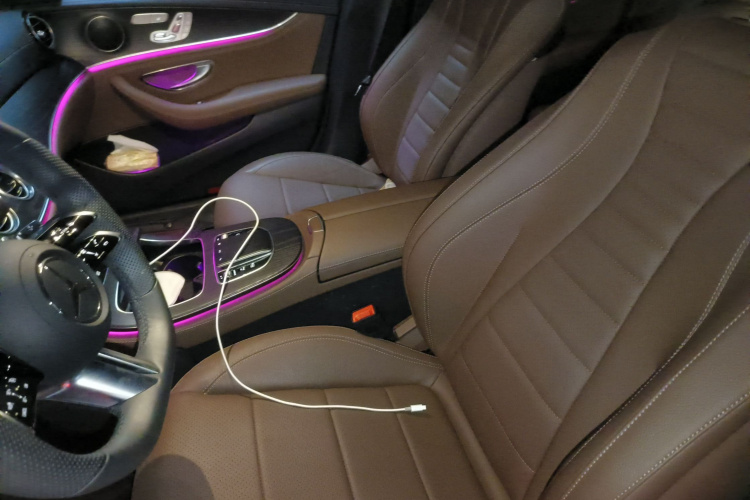 奔驰E级新能源 2021款 E 350 e L 插电式混合动力运动轿车中控内饰19