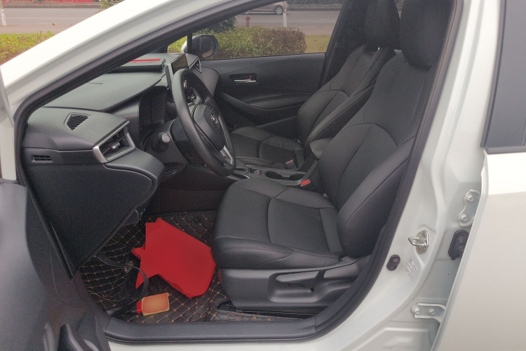 丰田 雷凌 2019款 185T CVT豪华版 国VI中控内饰19