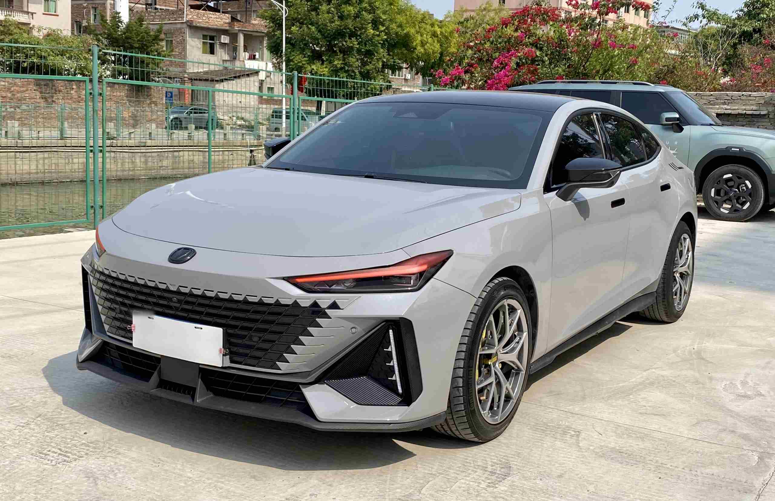泉州二手长安UNI-V 2023年款：行情跳水背后是坑还是漏？