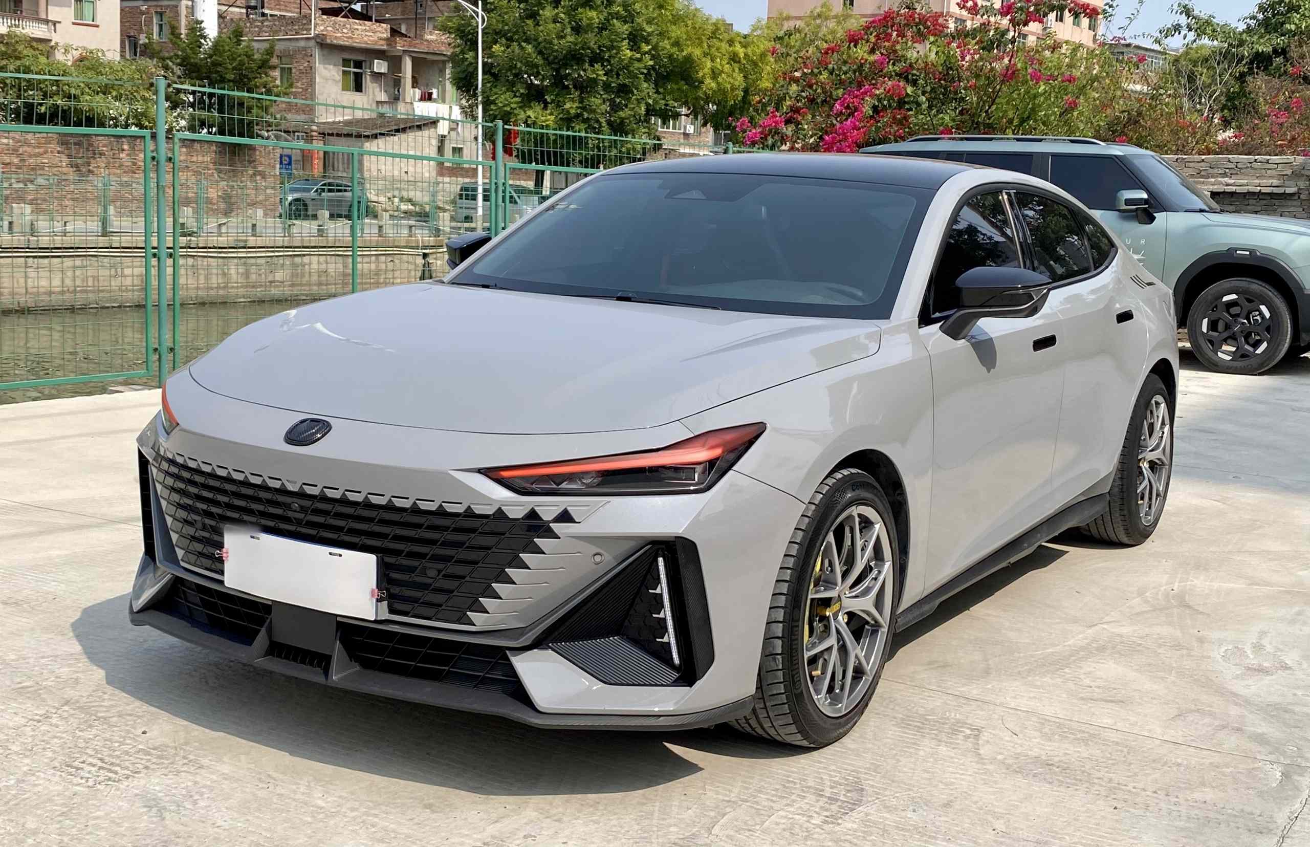 长安UNI-V 2023款 1.5T 尊贵型(1)