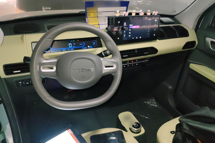 吉利银河 2023款 熊猫mini 200km 耐力熊中控内饰12