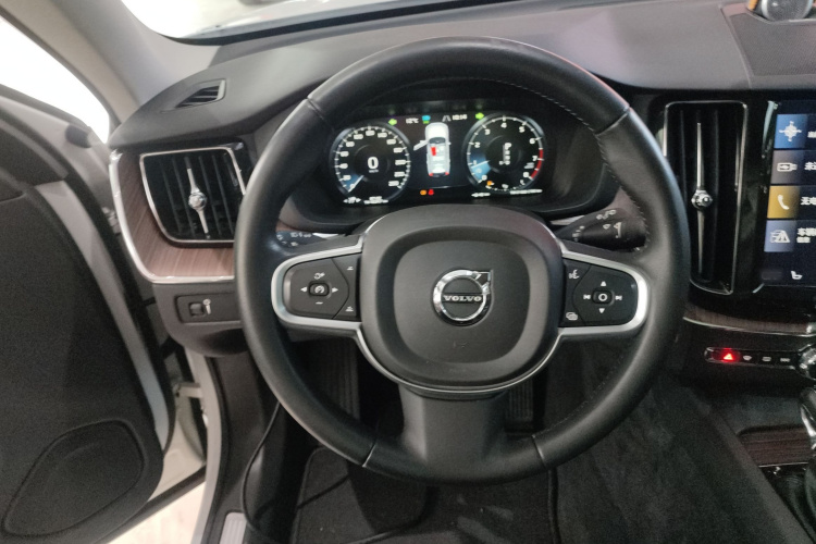沃尔沃XC60 2019款 T5 四驱智远版 国V中控内饰13