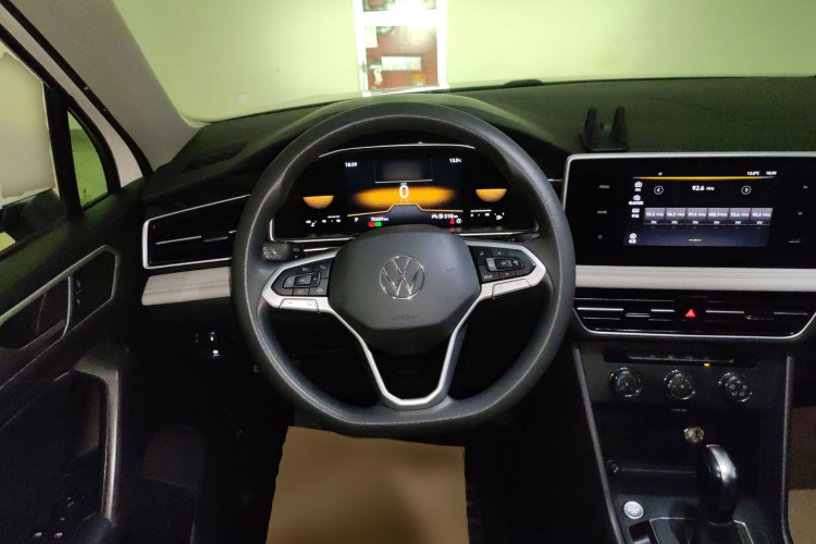 大众 途观L 2022款 330TSI 自动两驱舒享版中控内饰13