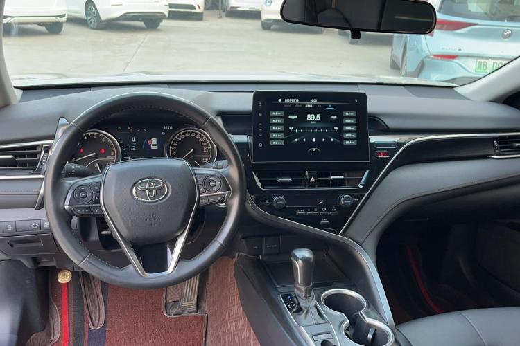 丰田 凯美瑞 2021款 2.0G 豪华版中控内饰7003