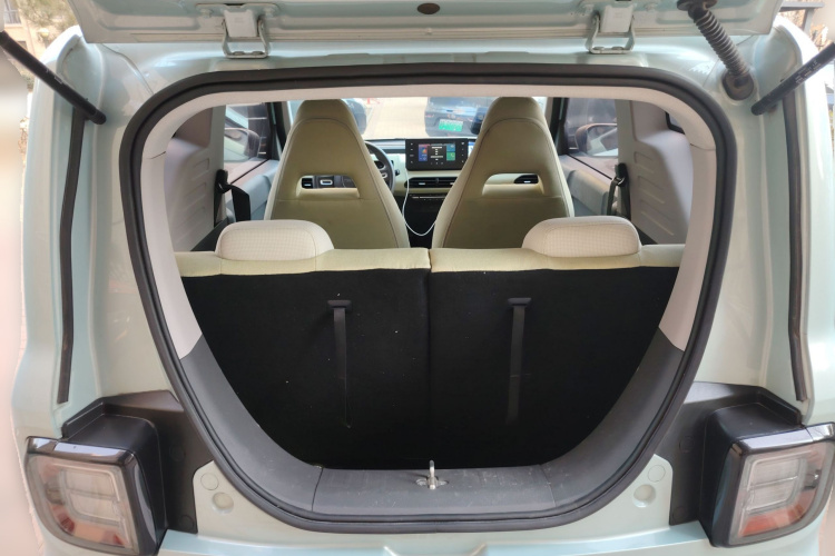 吉利银河 2023款 熊猫mini 200km 耐力熊中控内饰23