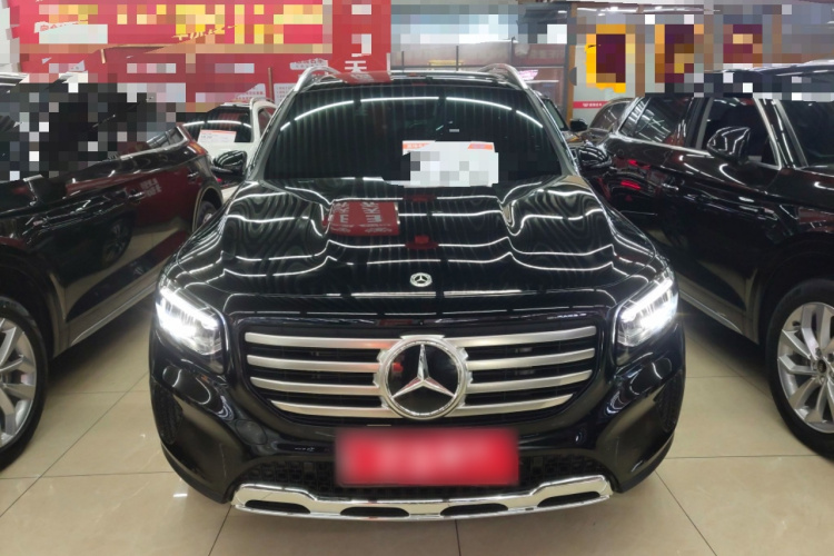 奔驰GLB 2024款 GLB 220 动感型车身外观2