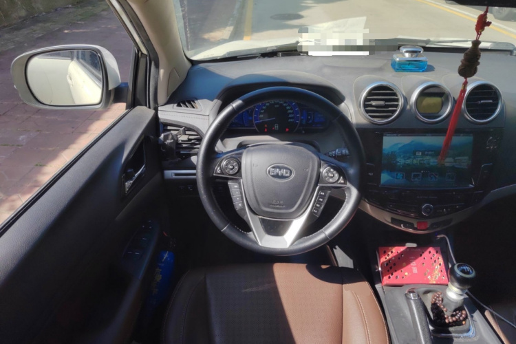 比亚迪S7 2015款 1.5T 手动尊贵型中控内饰13