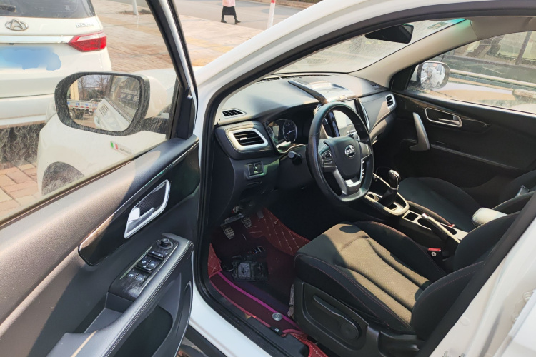 SWM斯威汽车 SWM斯威X7 2020款 2.0L 手动冠军版 7座中控内饰20