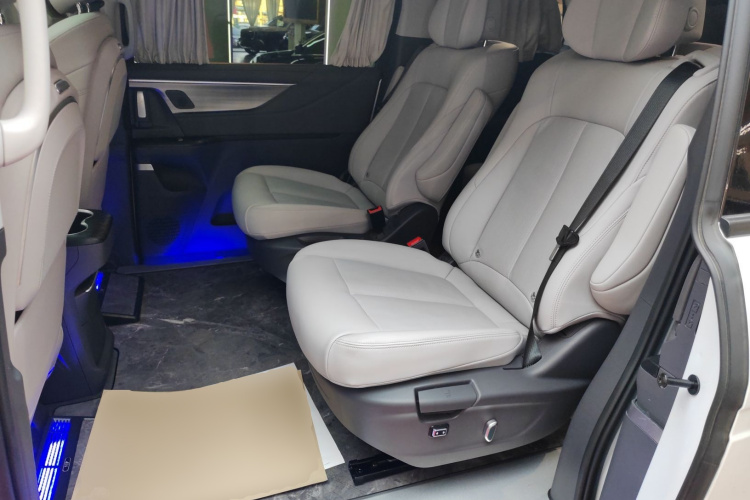 别克GL8 2025款 陆尊 智享版中控内饰21