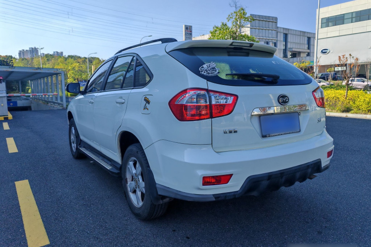 比亚迪S6 2014款 2.0L 手动豪华型 5座车身外观6005