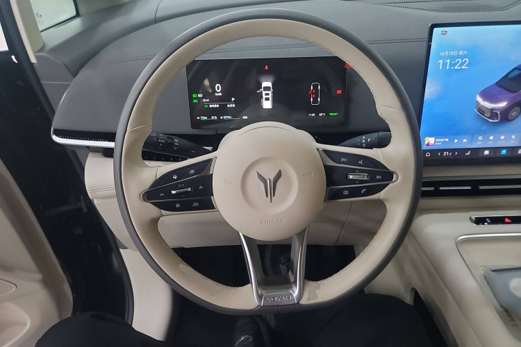 岚图汽车 岚图梦想家 2025款 PHEV 四驱卓越鲲鹏版中控内饰13