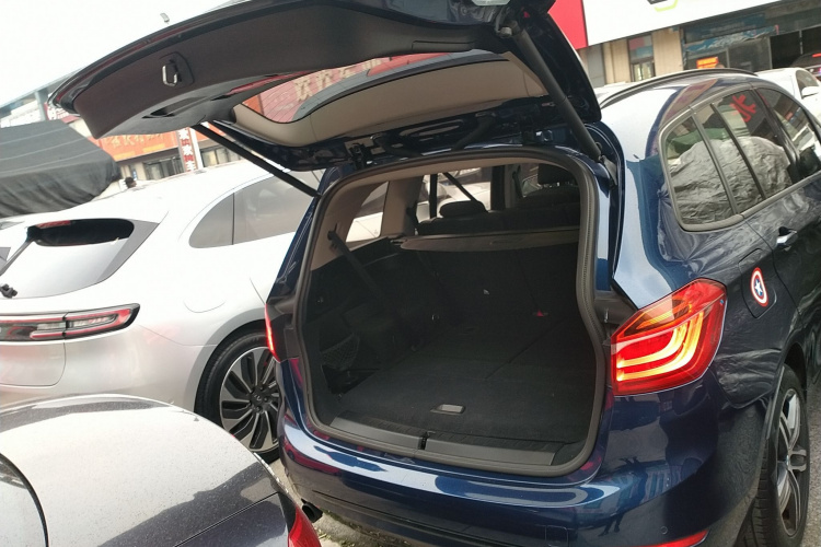 宝马2系多功能旅行车 2015款 218i 运动设计套装机舱底盘23