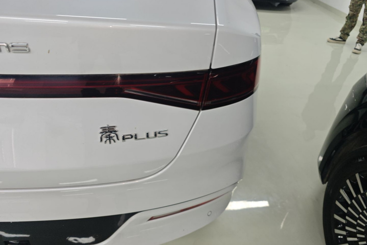 比亚迪 秦PLUS 2023款 冠军版 EV 510KM领先型车身外观9