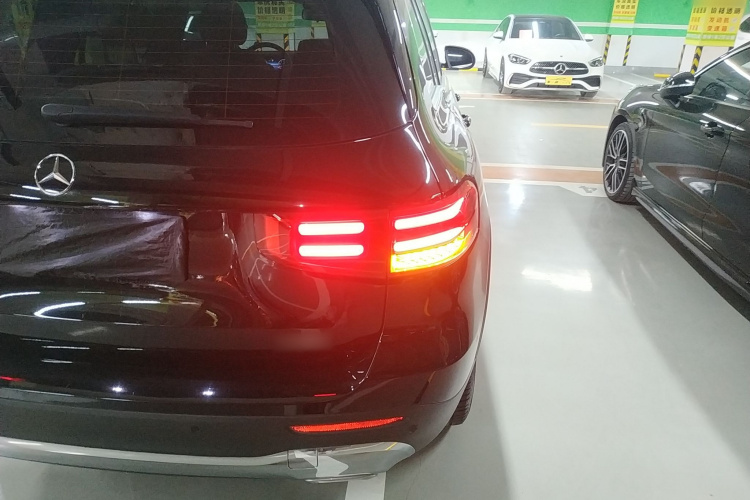 奔驰GLB 2024款 GLB 200 动感型车身外观6006