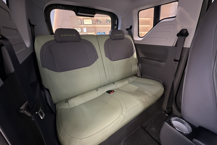 吉利银河 2024款 200km 熊猫骑士中控内饰7001