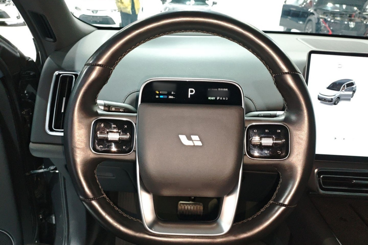 理想汽车 理想L9 2022款 Max中控内饰13