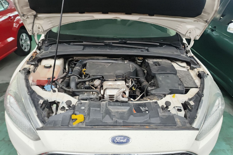 福特 福克斯 2017款 两厢 EcoBoost 125 手动超能风尚型智行版机舱底盘24