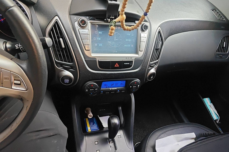 北京现代ix35 2012款 2.0L 自动两驱精英版GLS局部细节16