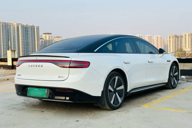 鸿蒙智行 智界S7 2024款 Ultra 四驱旗舰版车身外观6003