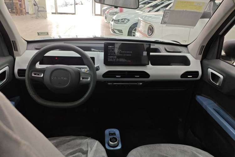 吉利银河 2024款 熊猫mini 200km 耐力熊中控内饰12