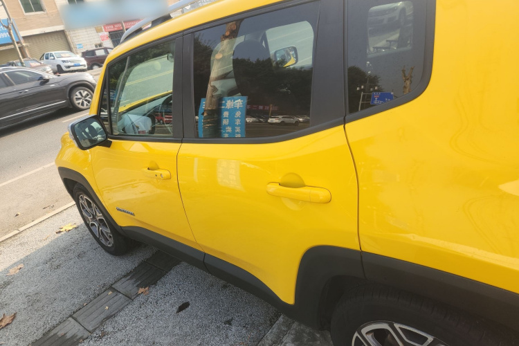 Jeep 自由侠 2016款 1.4T 自动智能版车身外观4