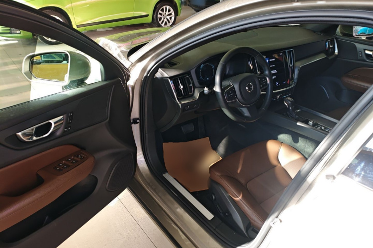 沃尔沃S60 2021款 T4 智逸豪华版中控内饰7003