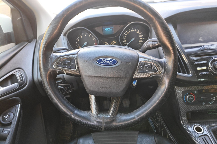 福特 福克斯 2015款 三厢 EcoBoost 125 手动超能风尚型局部细节13