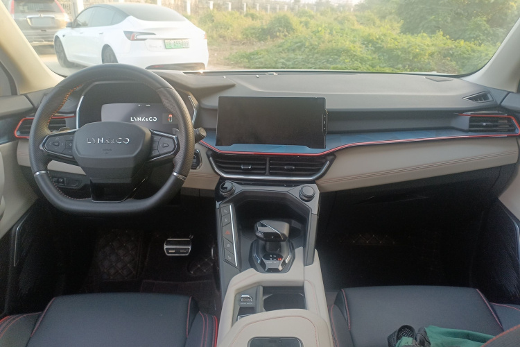 领克06 2020款 1.5T 耀Halo中控内饰12