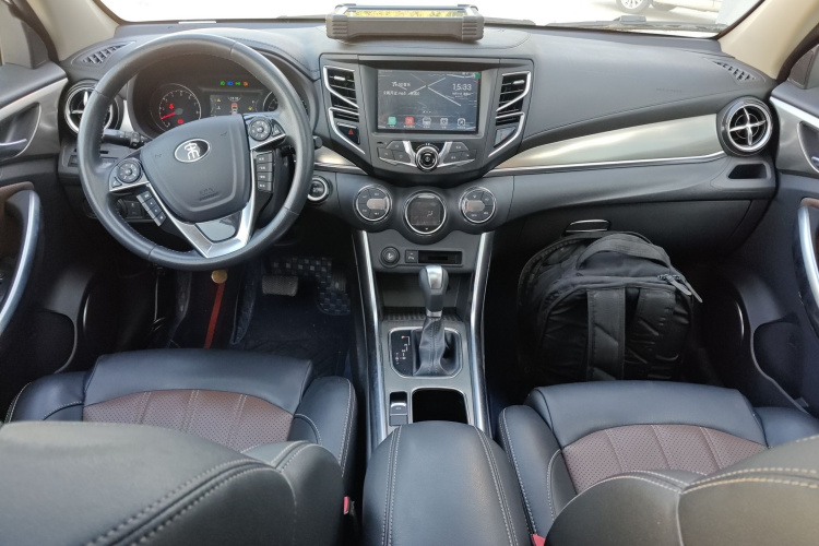 比亚迪 宋 2016款 盖世版 1.5TID 自动精英型中控内饰7002