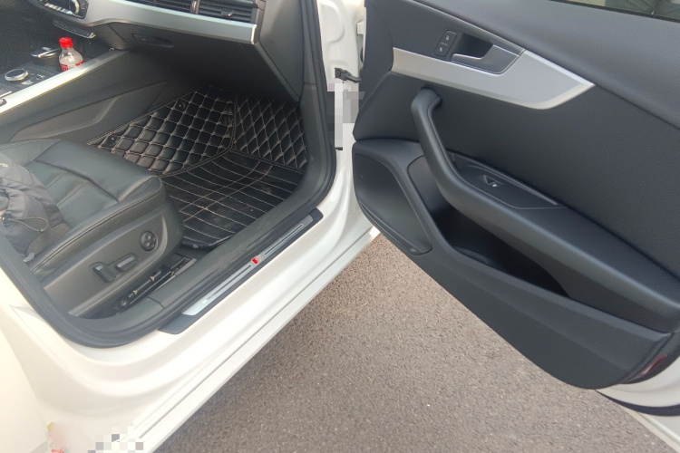 奥迪A4L 2018款 30周年年型 40 TFSI 时尚型局部细节9002