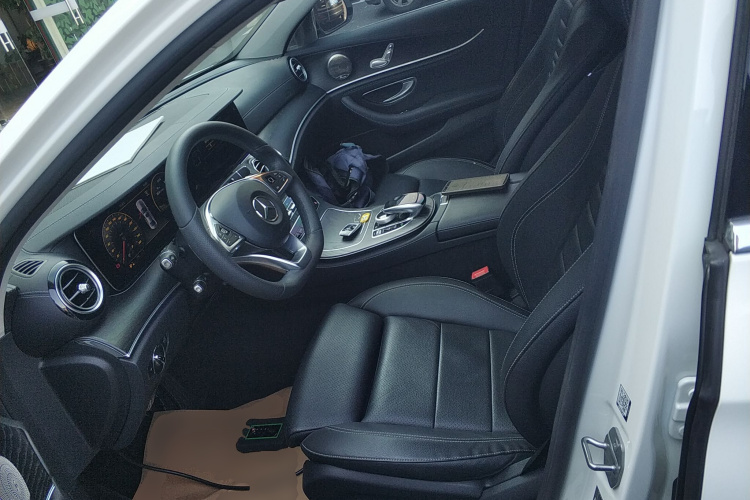 奔驰E级 2018款 E 200 L 运动型局部细节19