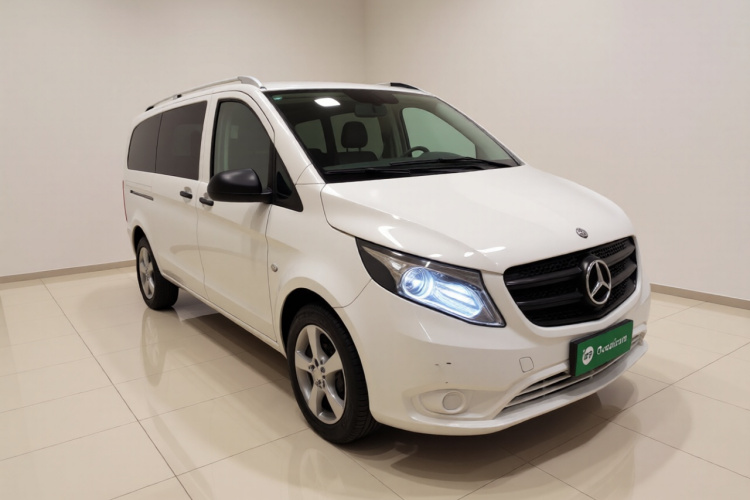 奔驰 威霆 2016款 2.0T 精英版车身外观3