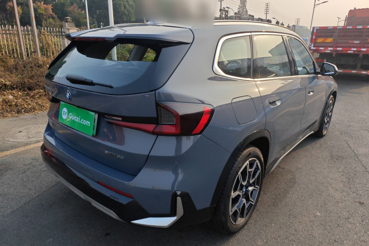 宝马iX1 2023款 xDrive30L M运动套装车身外观7