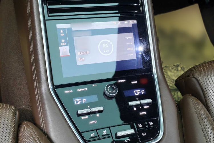 保时捷 2023款 Panamera 4 行政加长版 2.9T中控内饰7003