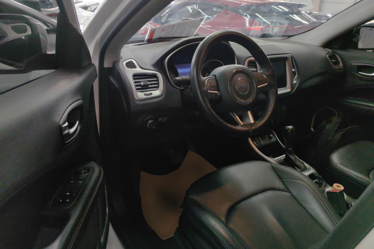 Jeep 指南者 2017款 200T 自动家享版中控内饰7003