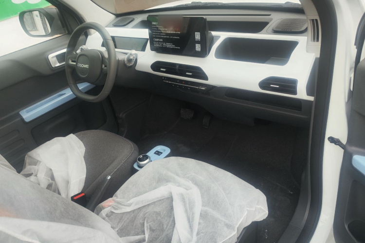 吉利银河 2024款 熊猫mini 200km 耐力熊中控内饰7003