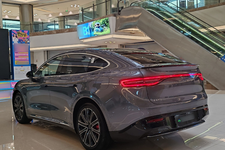 鸿蒙智行 智界R7 2025款 增程 331km Ultra车身外观6004