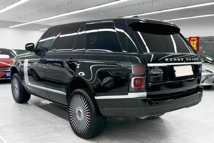 路虎 揽胜 2022款 3.0 L6 360PS 传世版车身外观6001