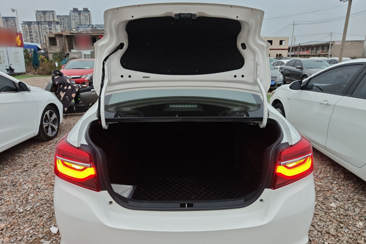 丰田 威驰 2021款 1.5L CVT创行版机舱底盘23