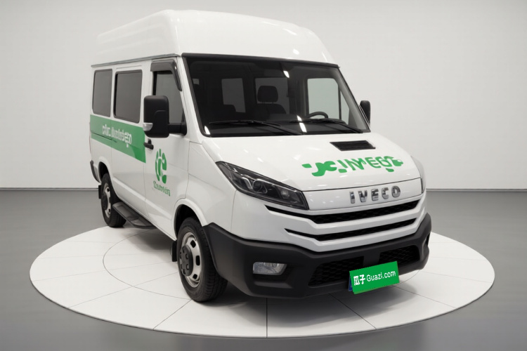 依维柯得意 2023款 2.5T A35M1多用途乘用车短轴中顶双胎侧拉门 自动挡车身外观3