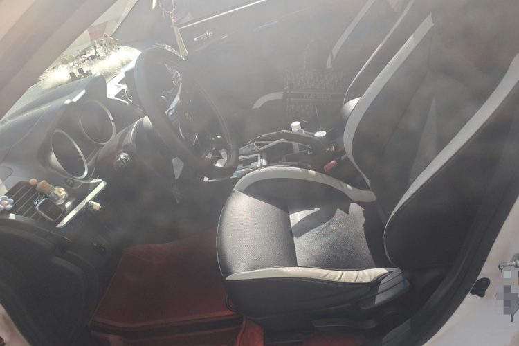 三菱 翼神 2016款 1.8L CVT黑白复刻版局部细节19