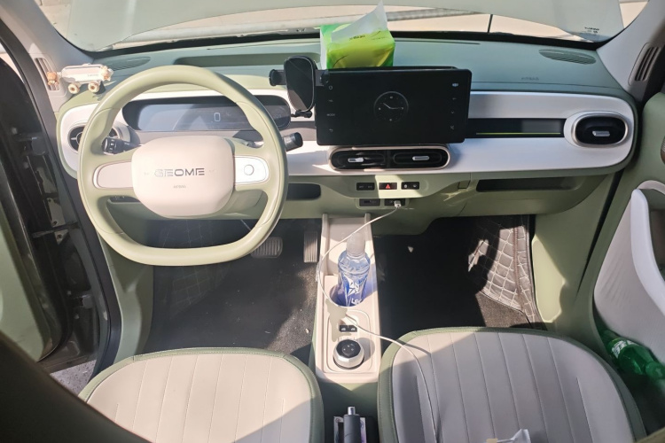 吉利银河 2025款 210km 熊猫骑士中控内饰12