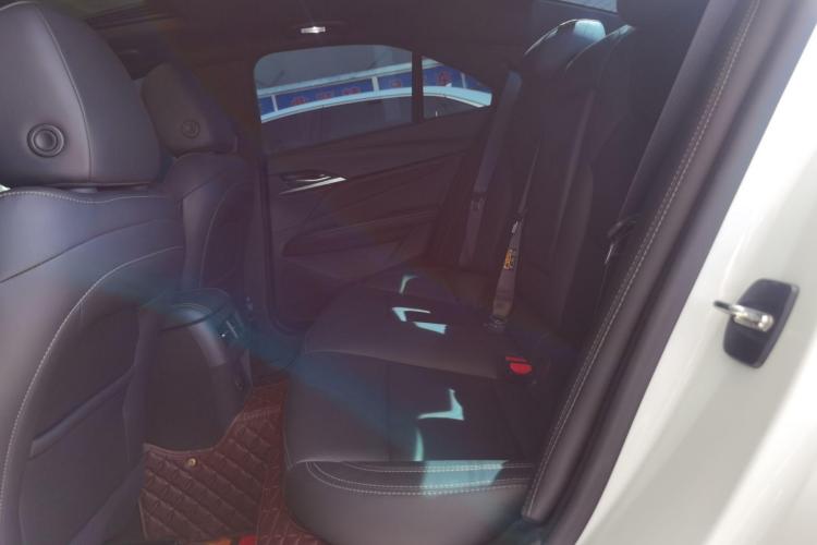 凯迪拉克CT4 2021款 28T 风尚型中控内饰7001