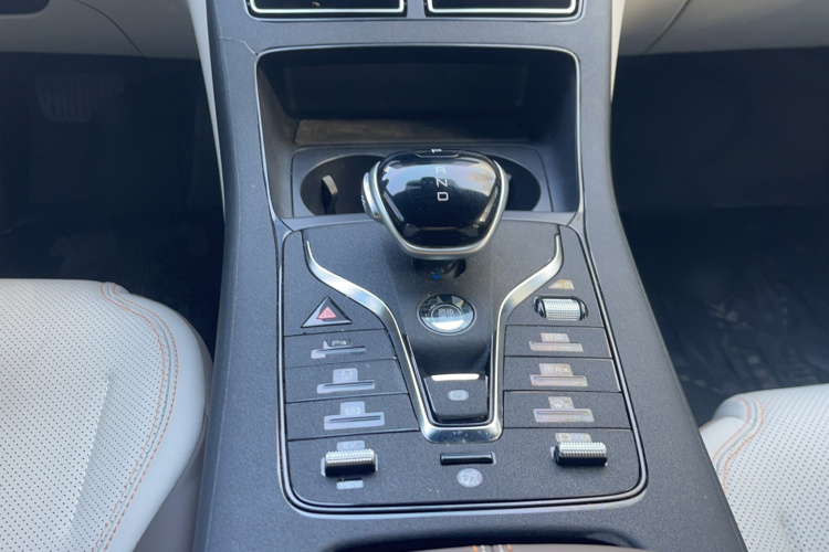 比亚迪 秦PLUS 2023款 冠军版 DM-i 55KM领先型中控内饰7003