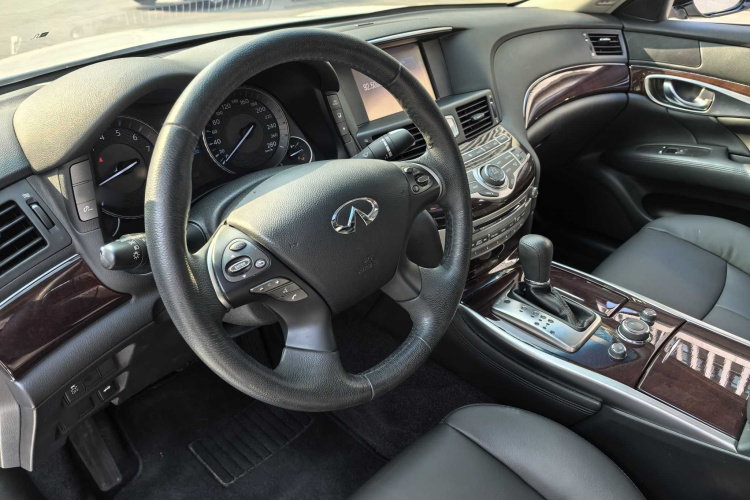 英菲尼迪Q70 2019款 Q70L 2.0T 悦享版局部细节13